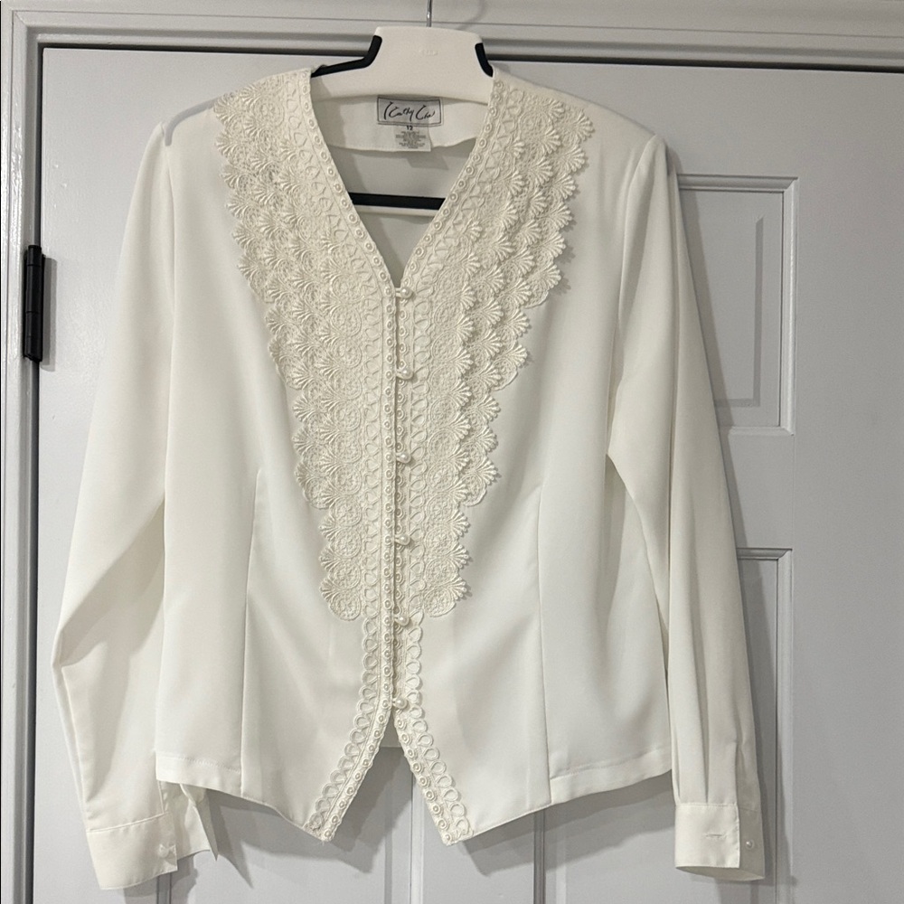 Kathy Che Women Top Blouse Vintage Pearl Buttons & Accent Applique White size 12